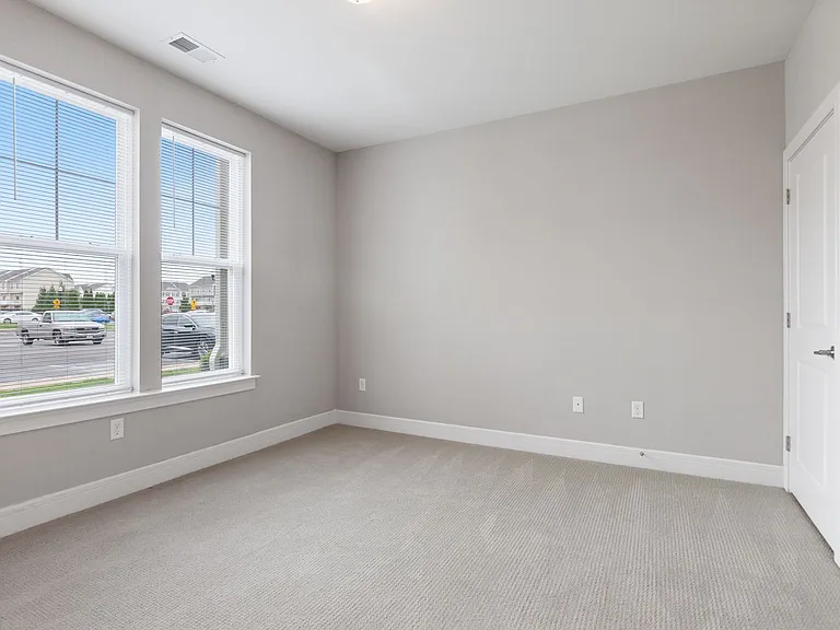 Essex Chase Apartments — Photo 27