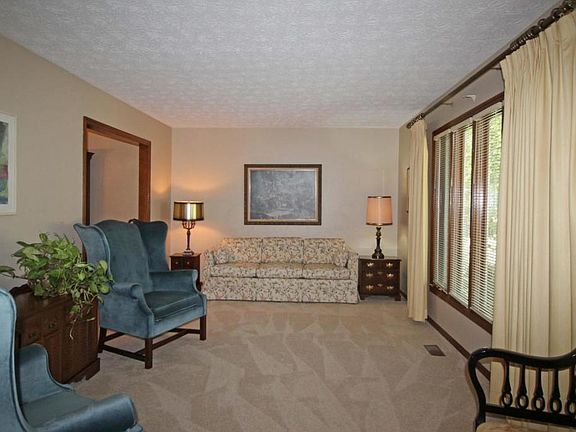 5th image of 1035 Autumn Meadows Dr