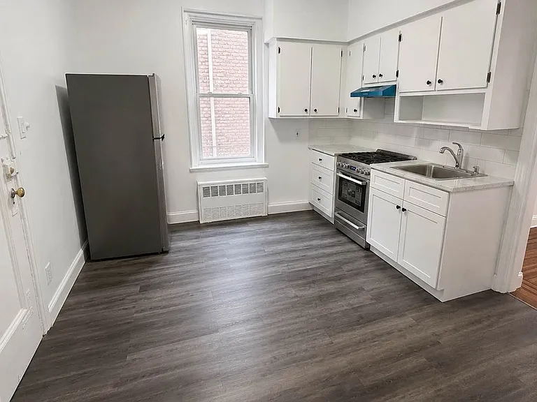 1431 E 2nd St #1A — Photo 6