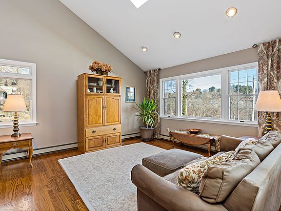 MadelynR-266 Mountain Rd-2.JPG