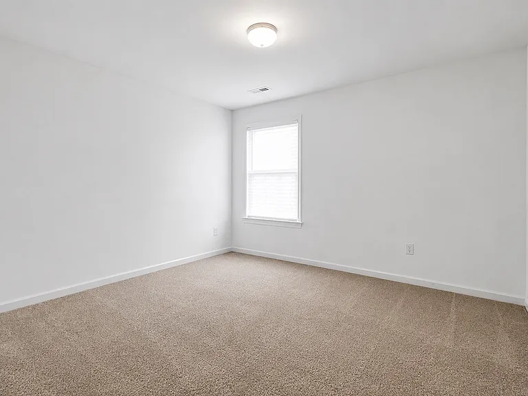 4599 Woodford Cir — Photo 10