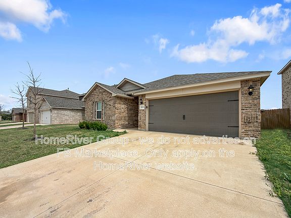 3rd image of 1613 Ruby Dr