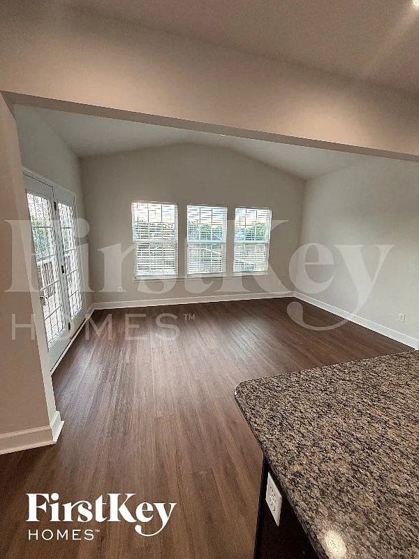 3 bed, 2.5 bath, 2183 sqft, $2,285 — Photo 4