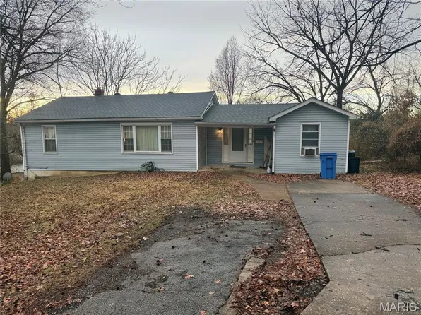321 Tower Dr, East Alton, IL 62024