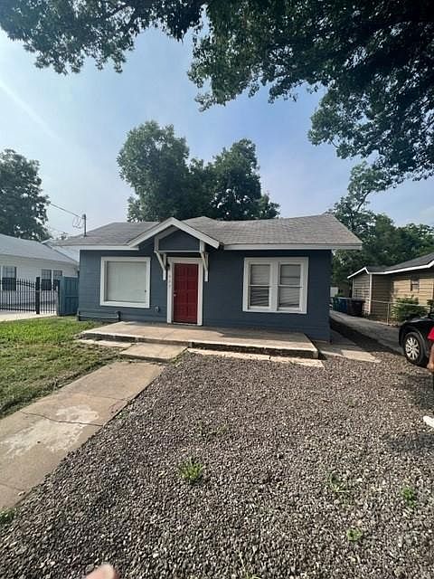 1st image of 447 Jennings Ave