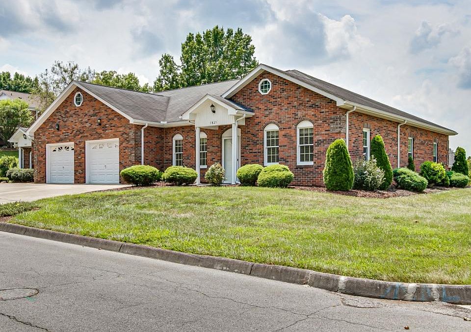 1st image of 1825 Manor Ct