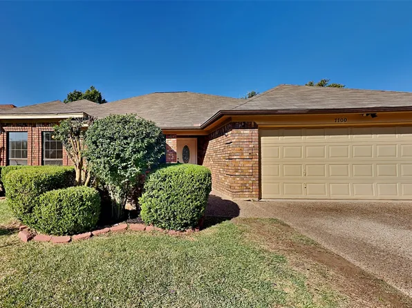 7700 Harmony Dr, Fort Worth, TX 76133