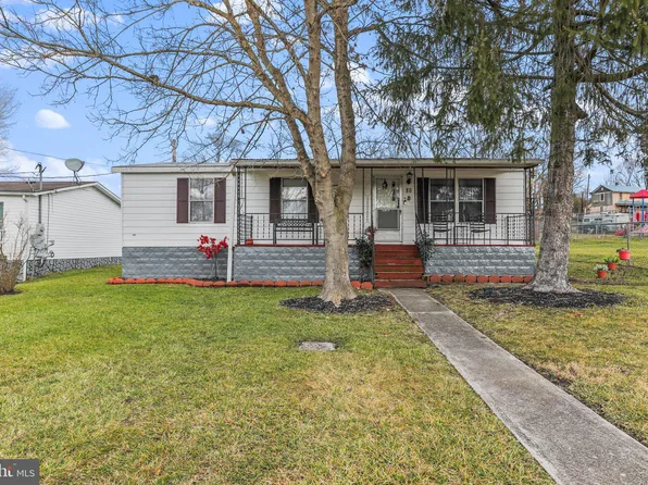 80 Potomac St, Paw Paw, WV 25434