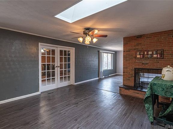 2nd image of 16 Hillpoint St