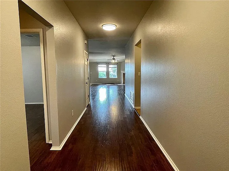 9405 Castle Pines Dr — Photo 3