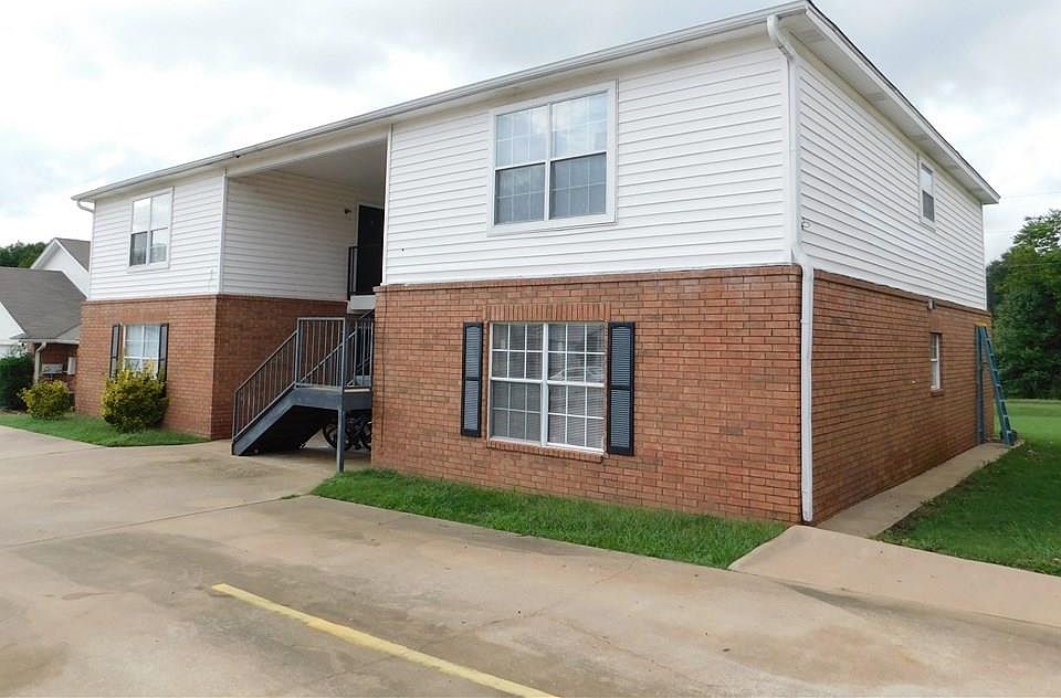 2nd image of 1110 Farley Cir