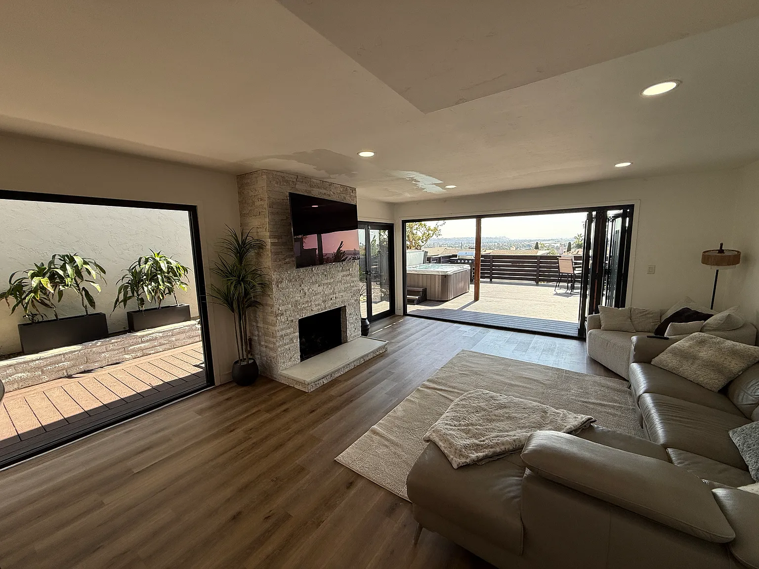 3 bed, 2.5 bath, 1717 sqft, $14,500 — Photo 3