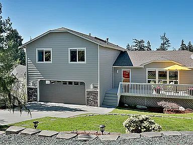 2nd image of 4866 Spinnaker Dr