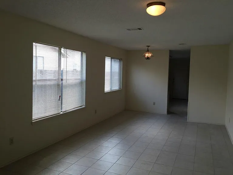 607 Luther Dr #B — Photo 2