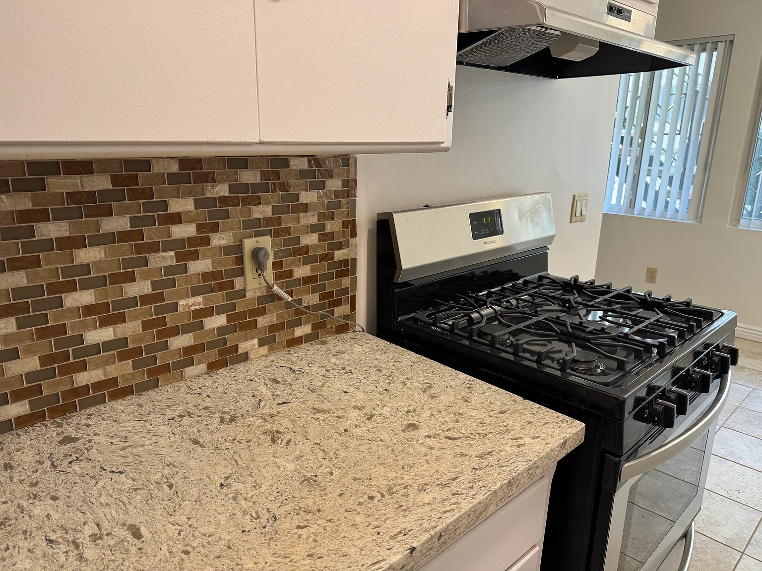 2 bed, 700 sqft, $2,595 — Photo 2
