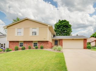 1003 Rocky Ford Rd, Bloomington, IL 61704