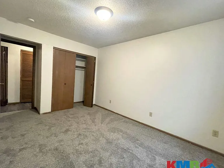 418 S Van Buren St — Photo 5