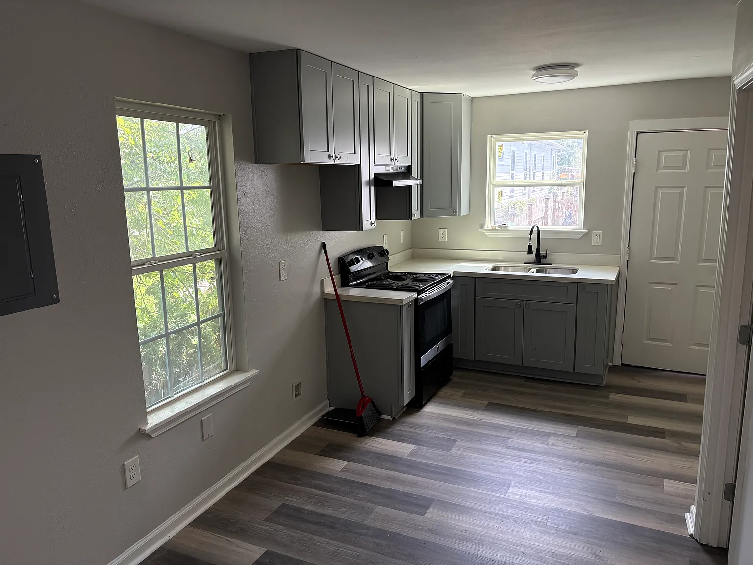 1 bed, 400 sqft, $1,150 — Photo 3