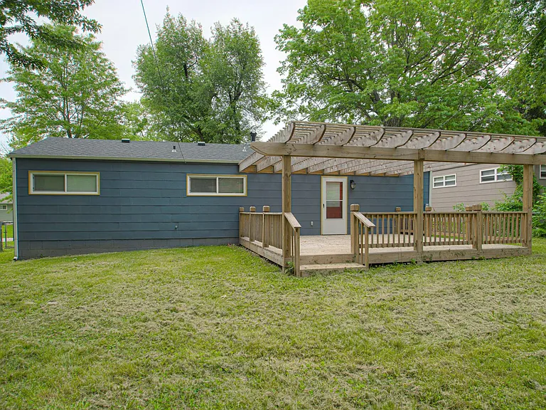 10810 Ewing Ave — Photo 16