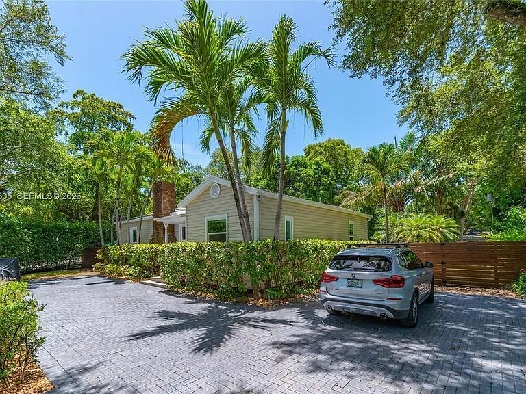 3610 S Douglas Rd — Photo 33