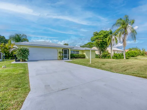 2074 SE Doverbrook Street, Port St Lucie, FL 34983