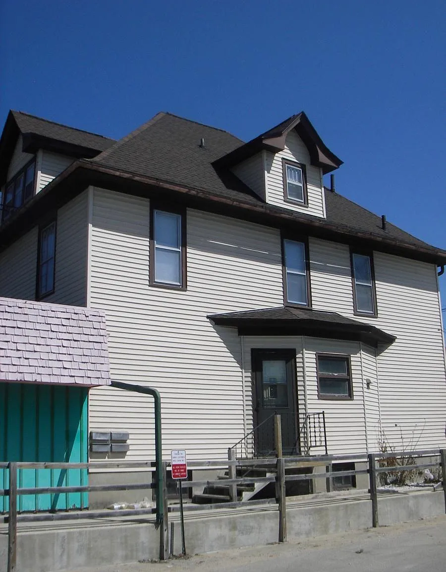 1 bed, 1000 sqft, $695 — Photo 1