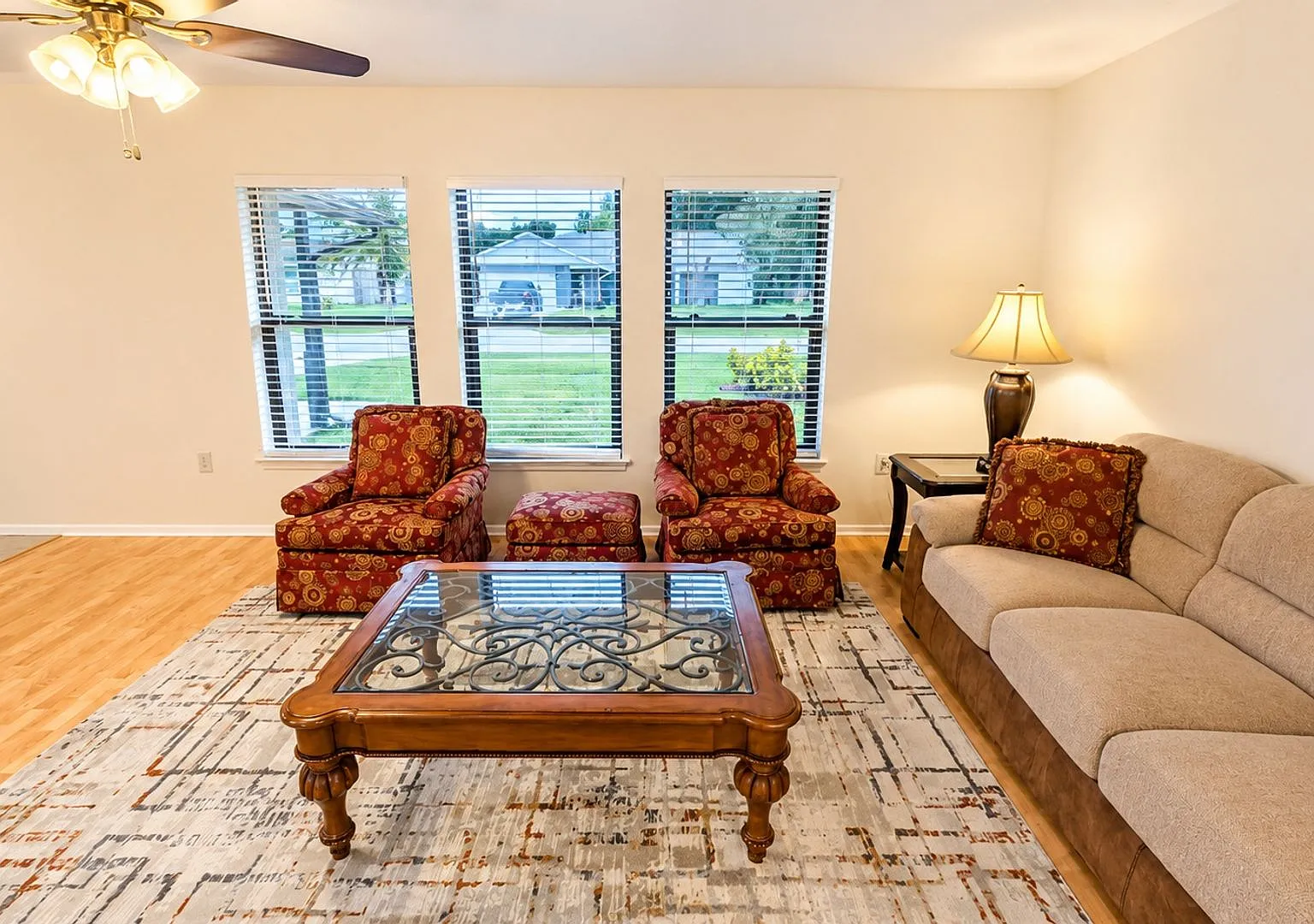 Seasonal/short term 3/2 pool home in Sarasota — Photo 4