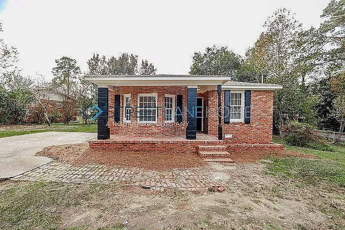 2 bed, 1.0 bath, 1249 sqft, $1,130 — Photo 1