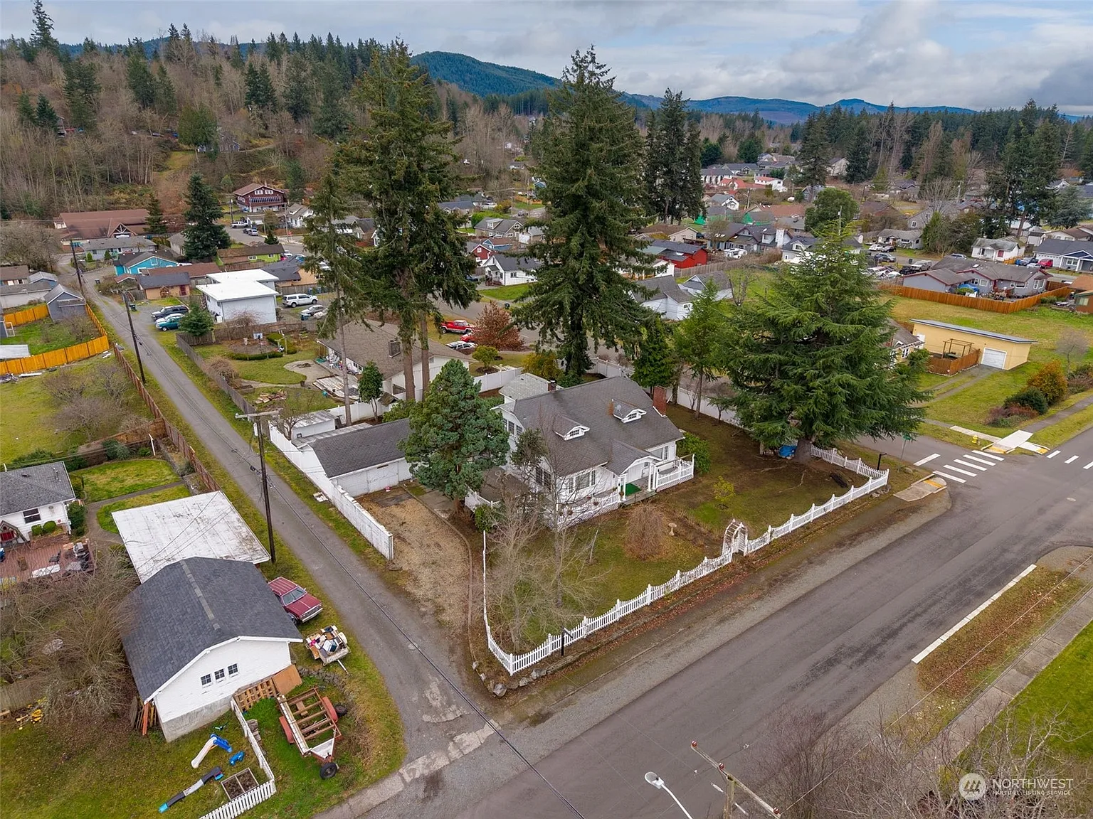 303 Carter Street W photo 1