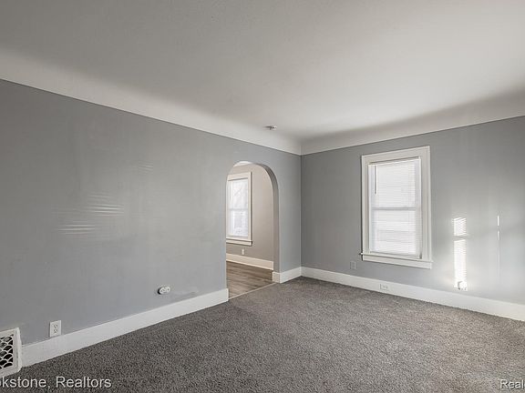 5th image of 54 Hudson Ave