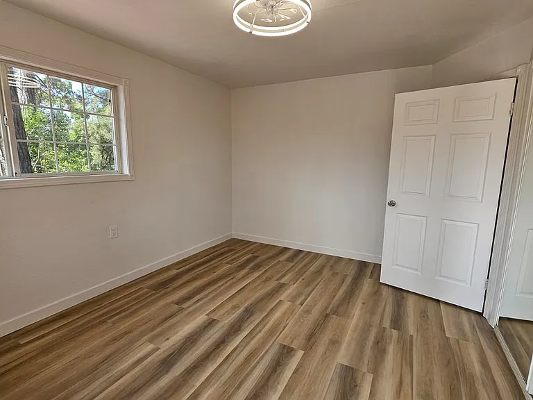 1155 Swanson Ln — Photo 17