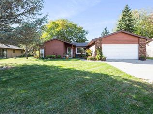 1085 Hughes Ct, Neenah, WI 54956