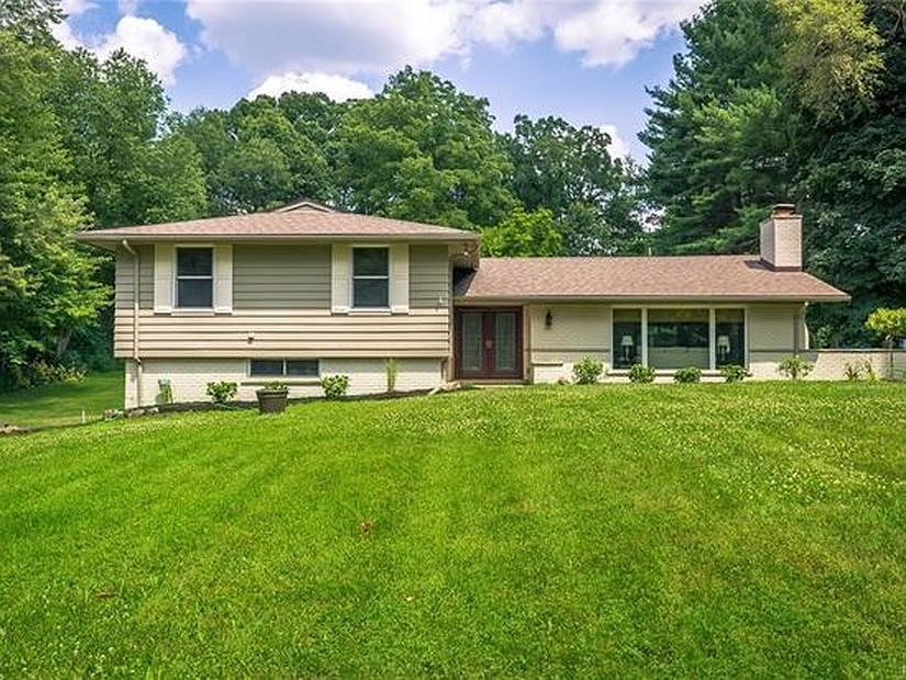 2nd image of 1275 Robson Ln