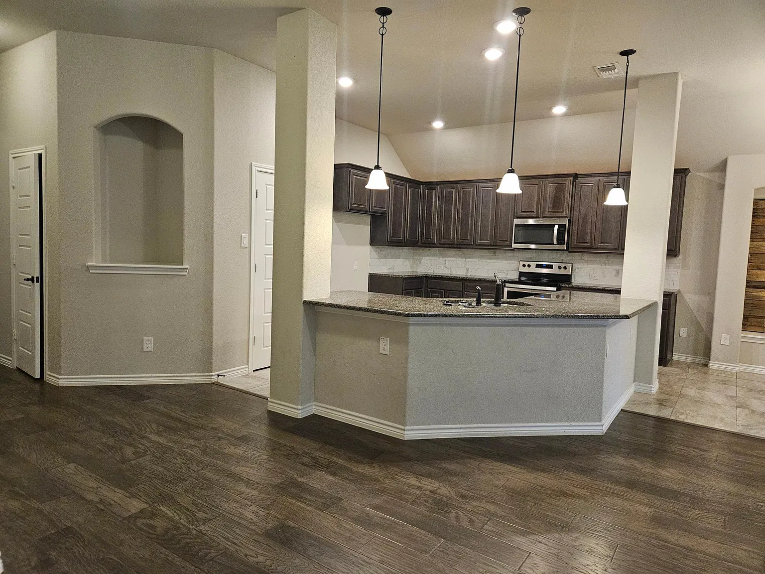 3 bed, 1763 sqft, $2,350 — Photo 4