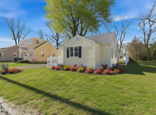 71 Bay Ave, Middletown, NJ 07748