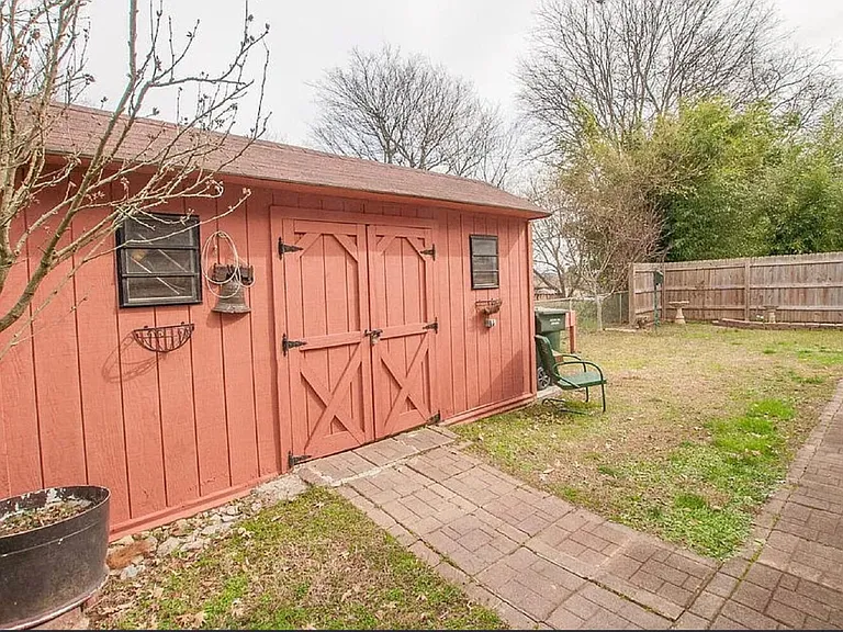 3936 Plantation Dr — Photo 31