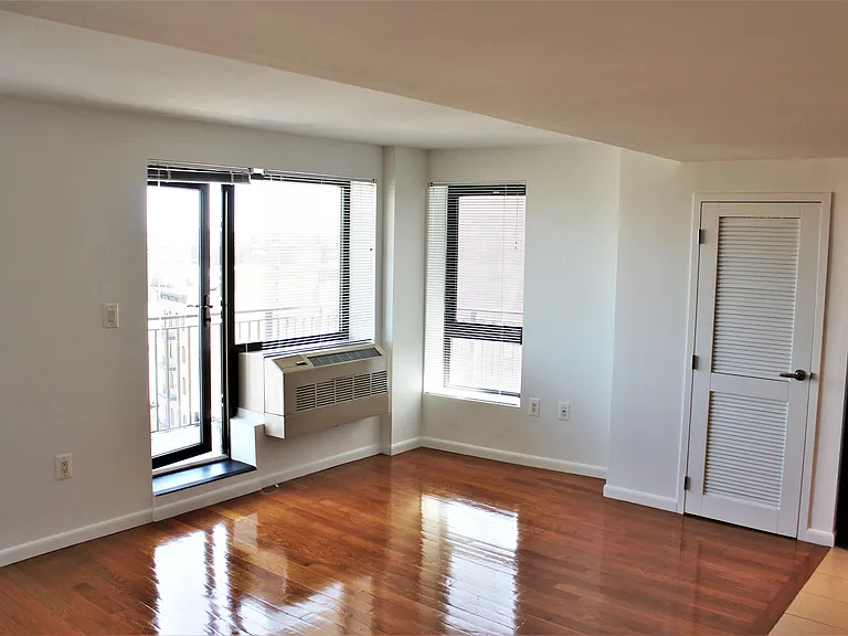 2638 21st St #11D — Photo 5