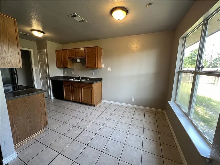 3607 Crescent Dr — Photo 6