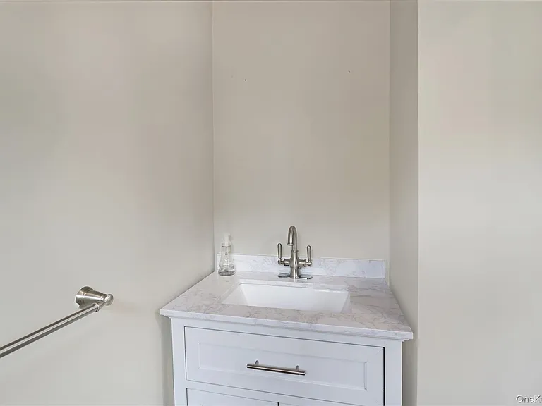 52 Sickles Ave — Photo 6