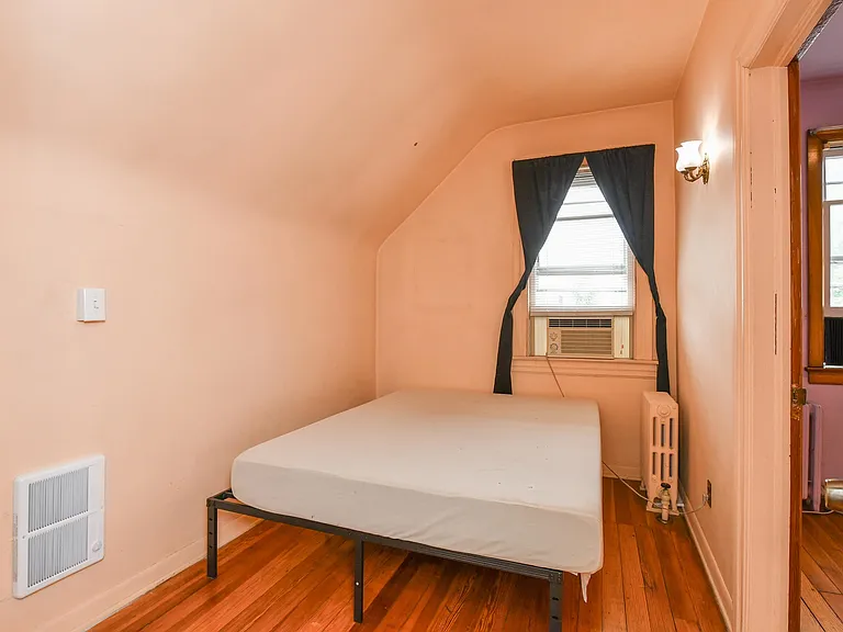 241 Maple St — Photo 16