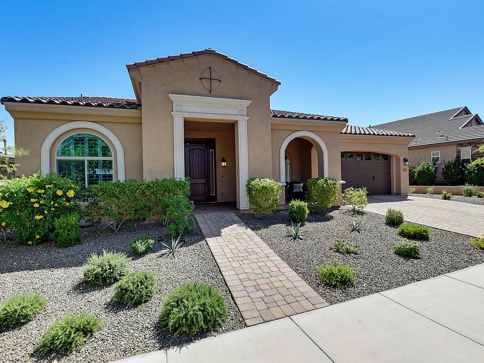 1st image of 20799 W Meadowbrook Ave