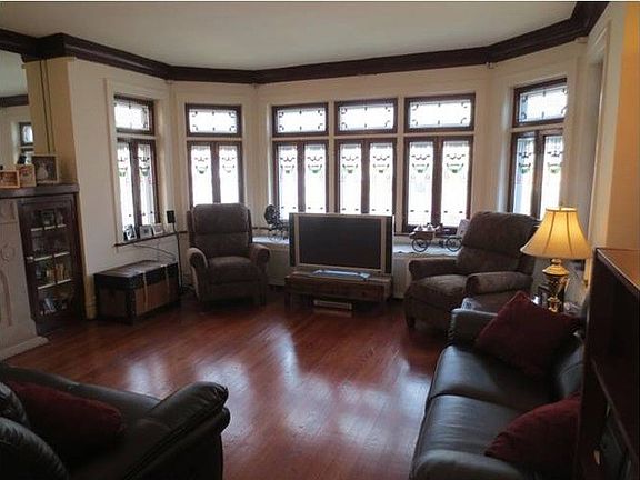 2nd image of 10004 S Claremont Ave