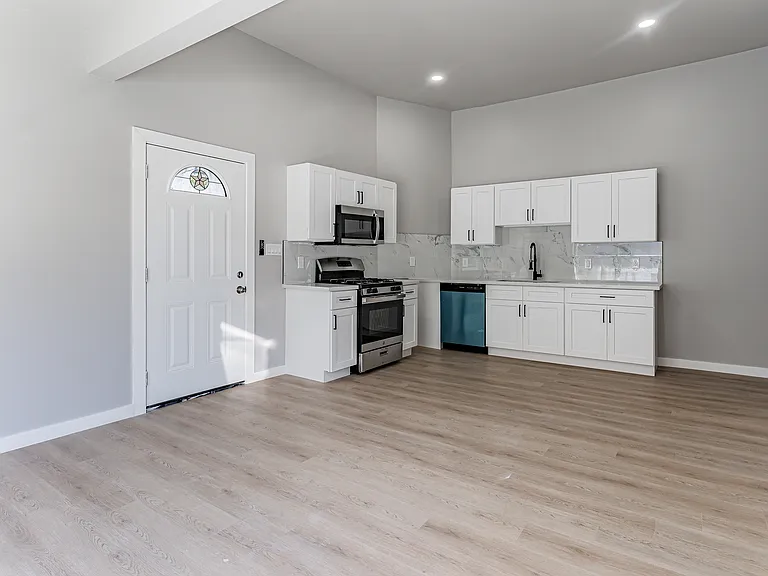 215 Delmar St #2 — Photo 10