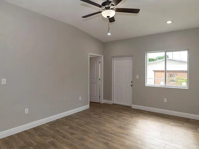 1140 NW 1st Ave — Photo 15