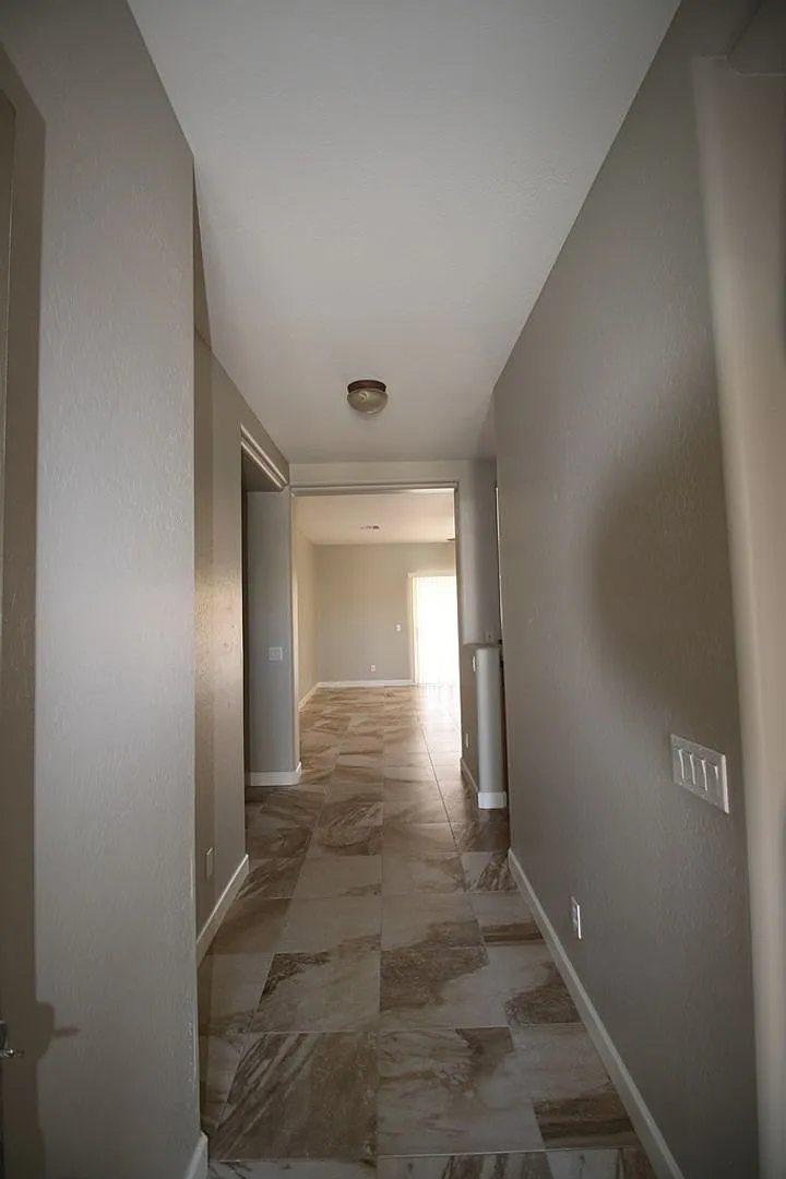 3 bed, 2.0 bath, 1506 sqft, $1,995 — Photo 4