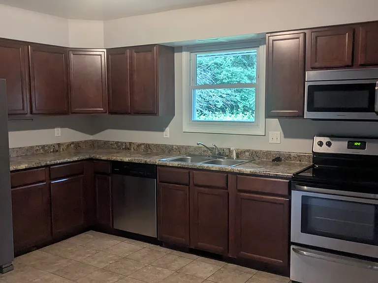 106 Arbour Ct — Photo 6