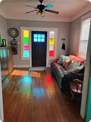 2 bed, 1.0 bath, 700 sqft, $1,250 — Photo 2