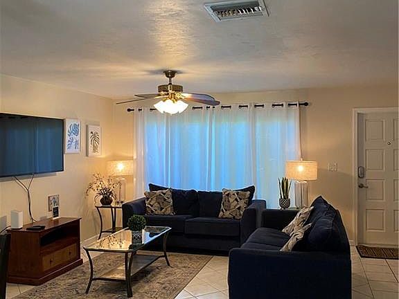 5th image of 1123 SE 20th St