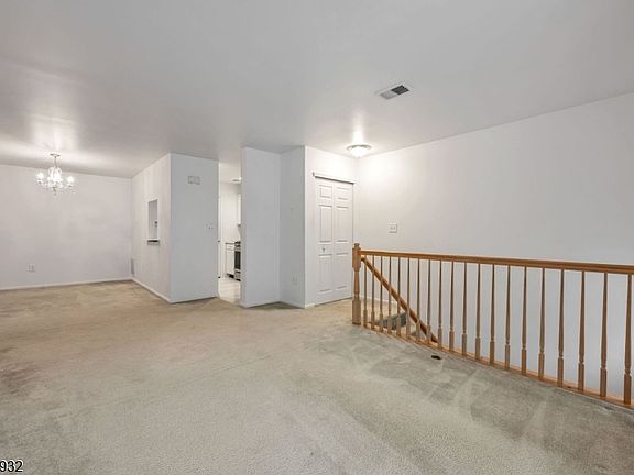 4th image of 1140 Stafford St