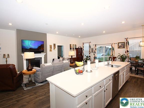 3rd image of 8157 Century Blvd